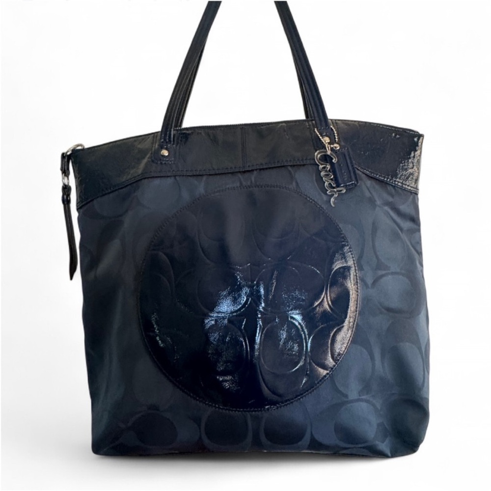 Vintage Coach Laura signature print
Large tote bag in Navy Blue - Picture 2 of 12